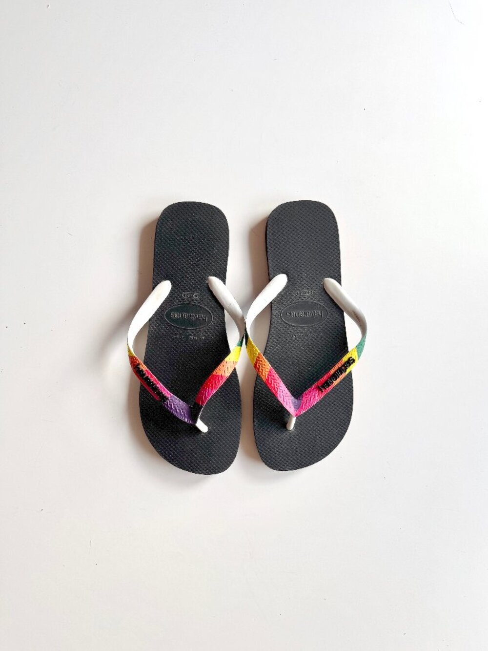 HAVAIANAS Pride Rainbow Strap Rubber Thong Flip Flop Sandals, Size 11/12